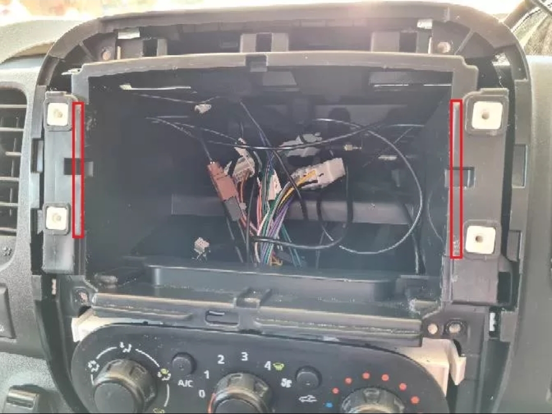 OPEL VIVARO B RENAULT TRAFIC 3 original MULTIMEDIJA NAVIGACIJA RADIO