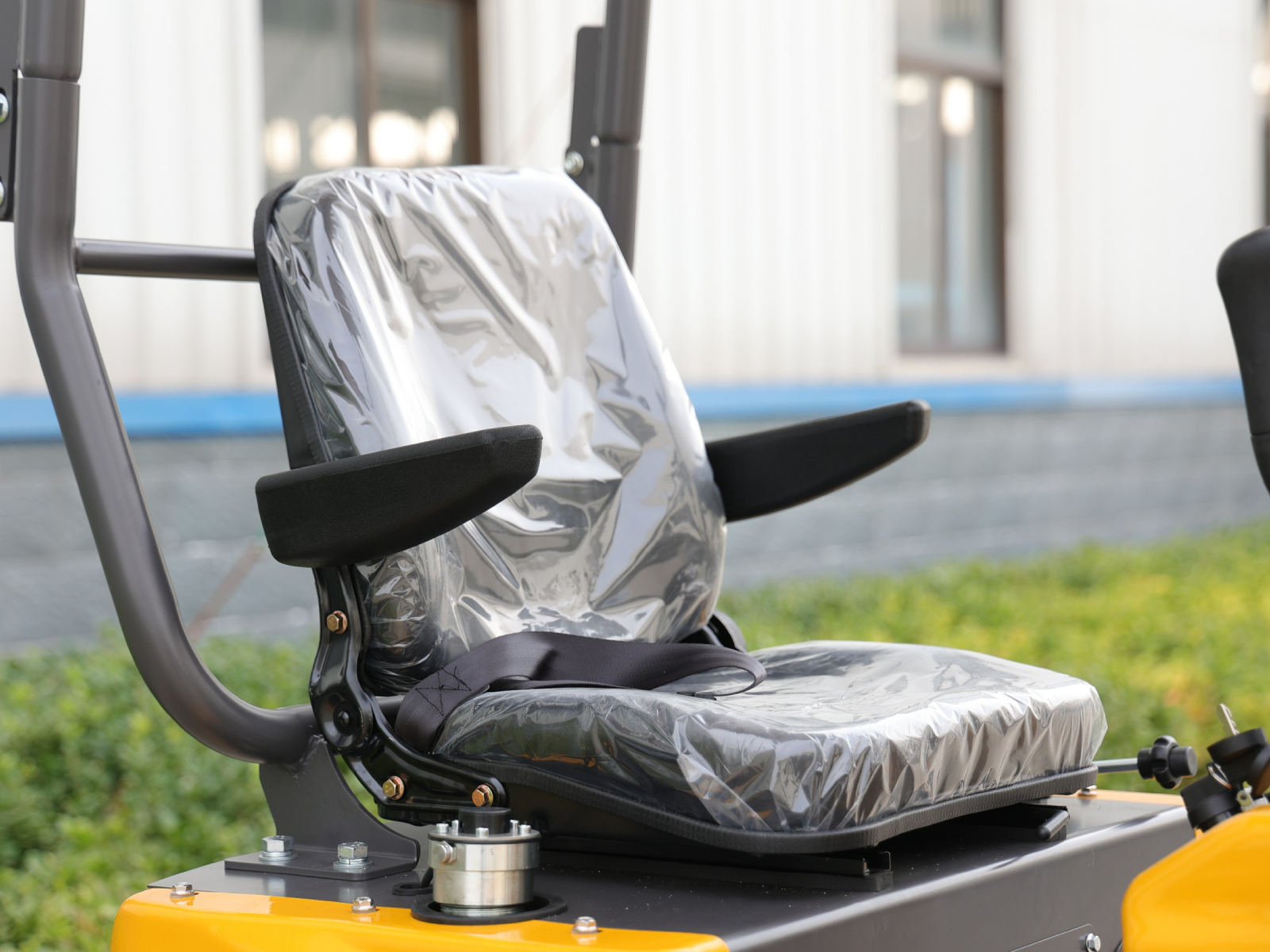 Novi TOROS TE12 mini bager EU standard Briggs & Stratton motor